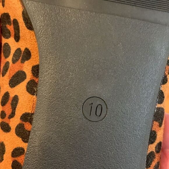 Size 10 pointy toe, animal print flats NWOT - Picture 5 of 5
